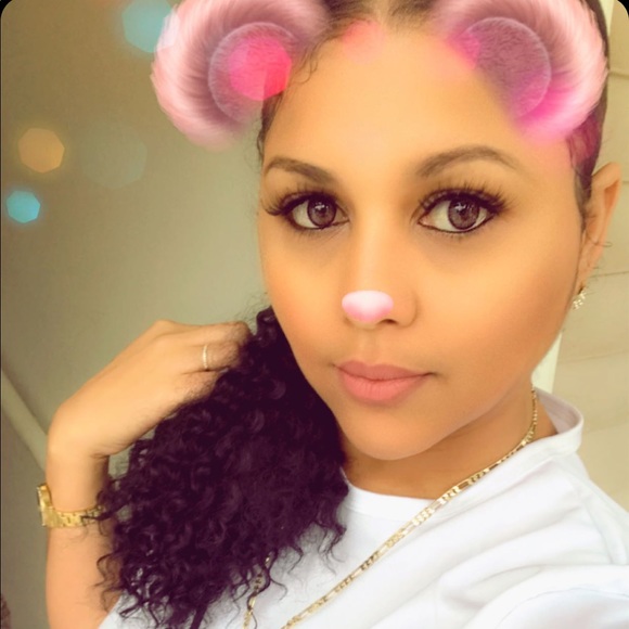 Meet your Posher, Daneya - Picture 2 of 3